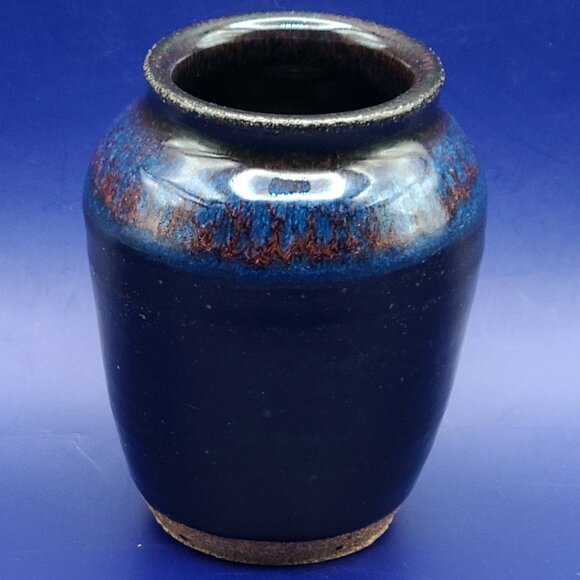 Signed Studio Art Pottery 4.5” Tall 3.5” Diameter Vase Deep Blue with Brown Val - Picture 1 of 9